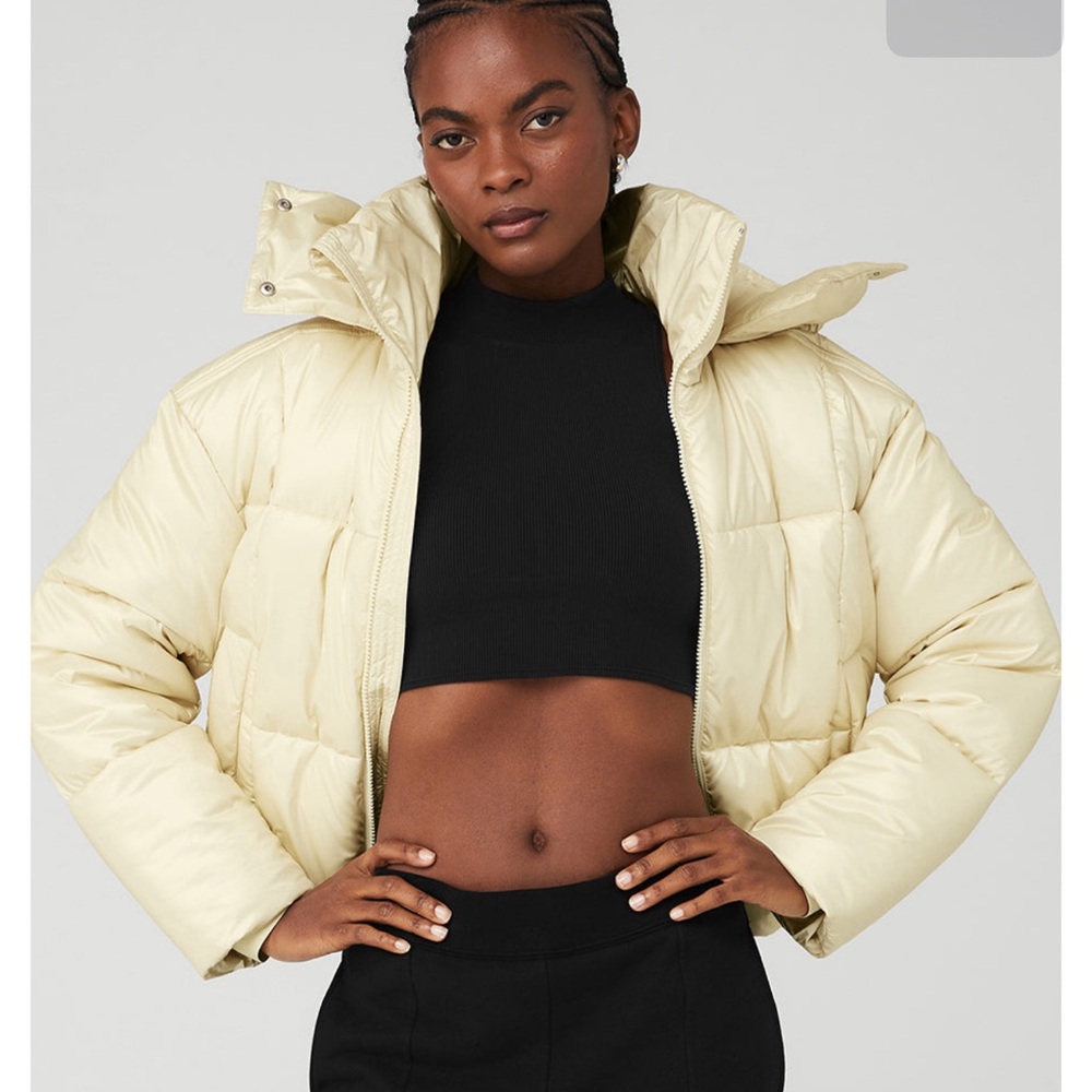 Alo Pearlized Pristine Puffer